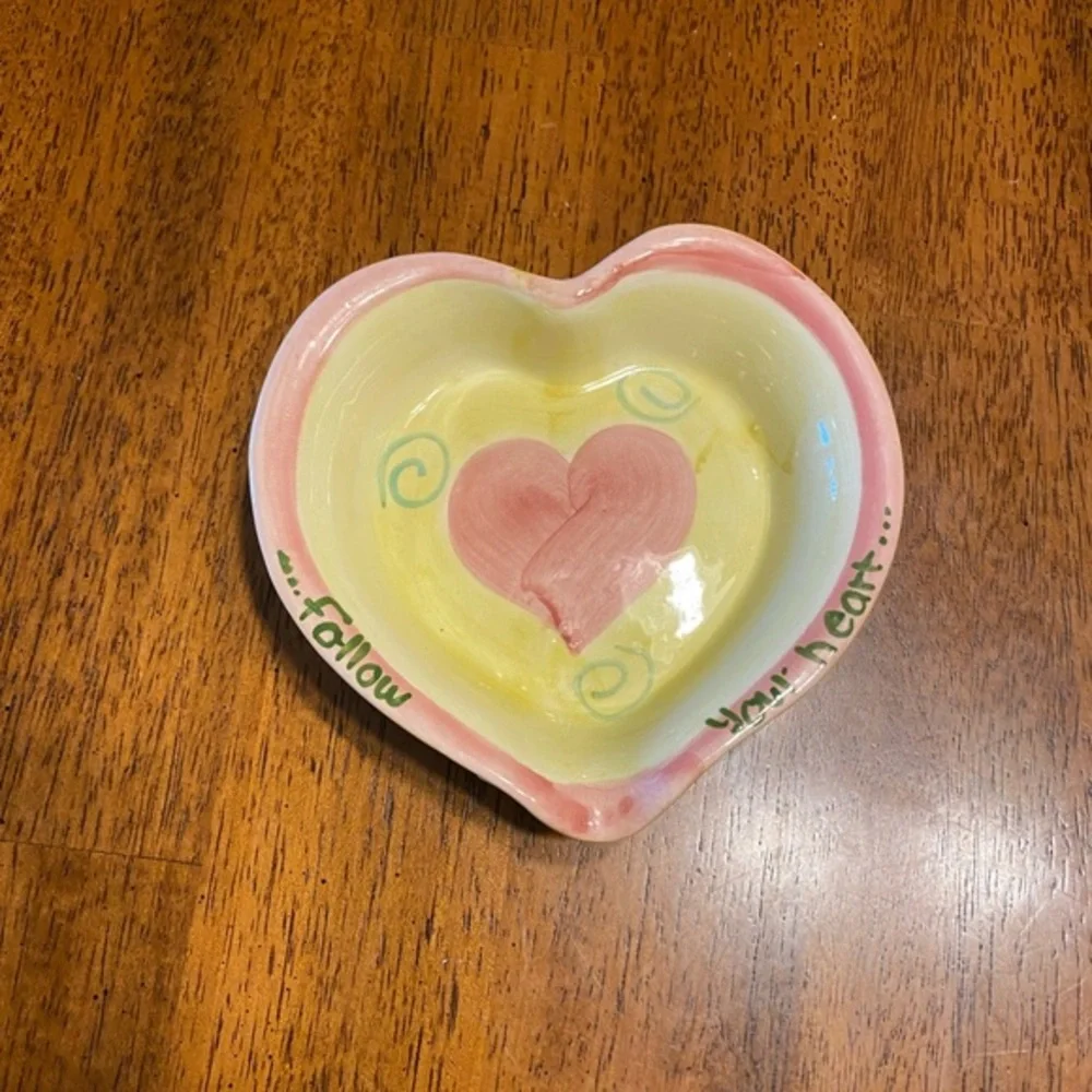 Bath and Bodyworks heart shaped dish. ‎ Vintage